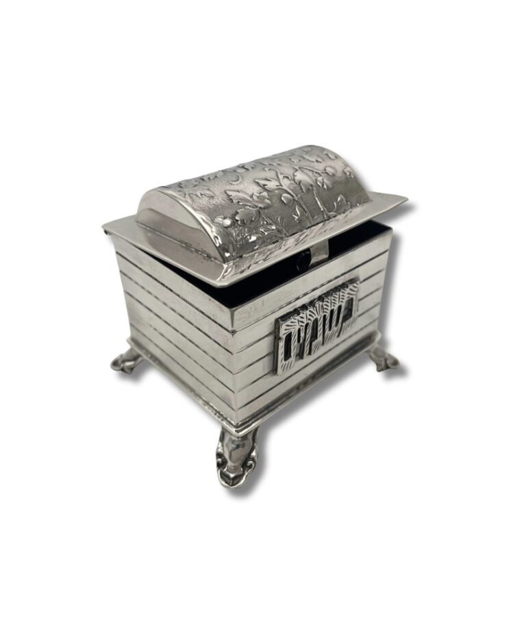 Elegant besamim box with floral engraved lid