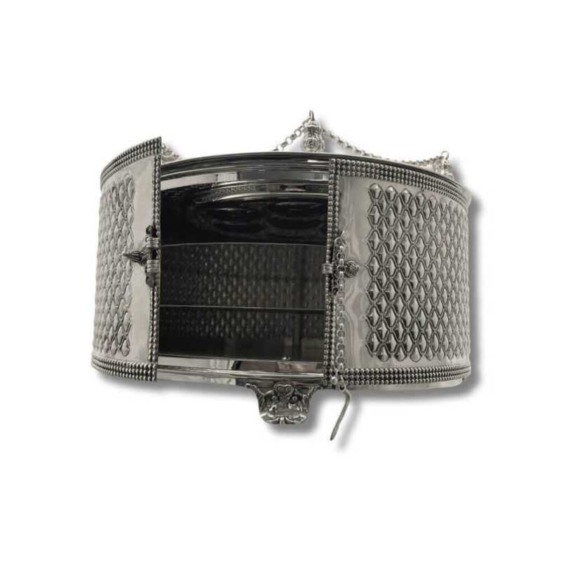 Open doors of matzah storge in 925 silver seder plate