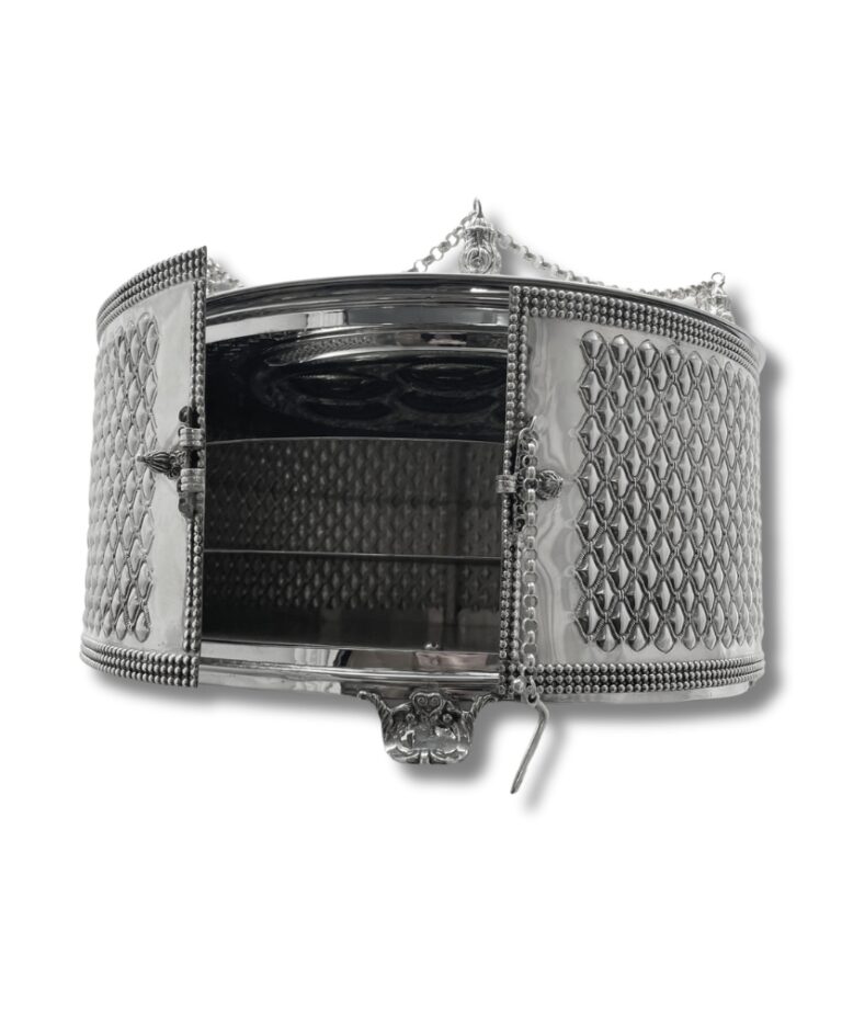 Open doors of matzah storge in 925 silver seder plate