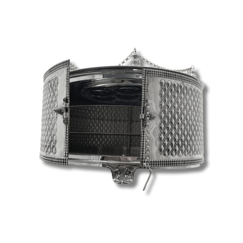 Open doors of matzah storge in 925 silver seder plate